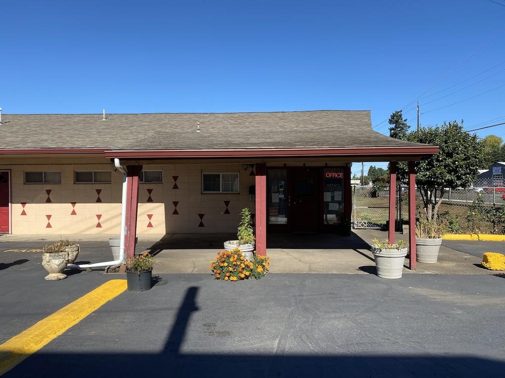 Budget Inn Motel — hotel in Woodburn
