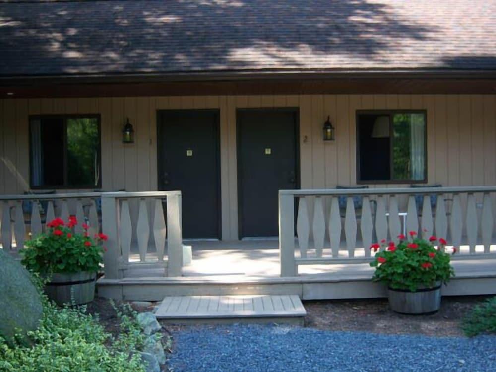Tall Pines Motel photo 50