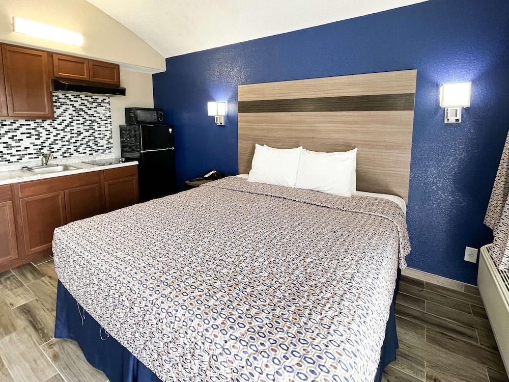 Blue Wave Inn photo 16