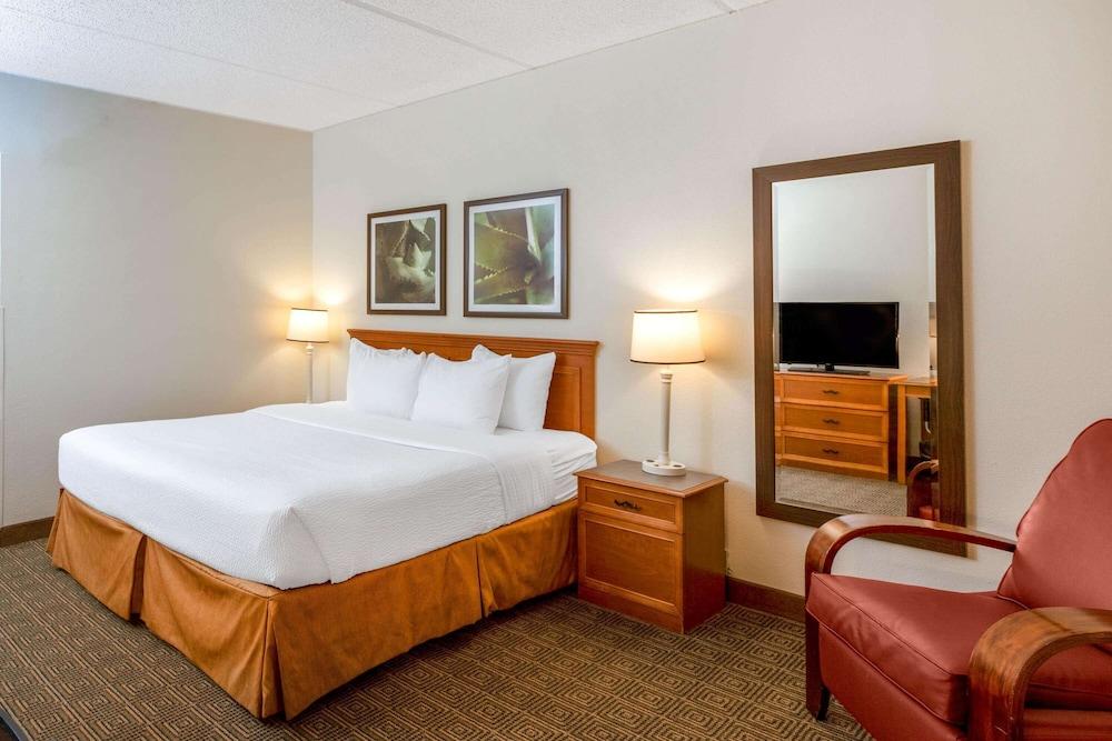 La Quinta Inn & Suites by Wyndham Jacksonville Mandarin photo 16