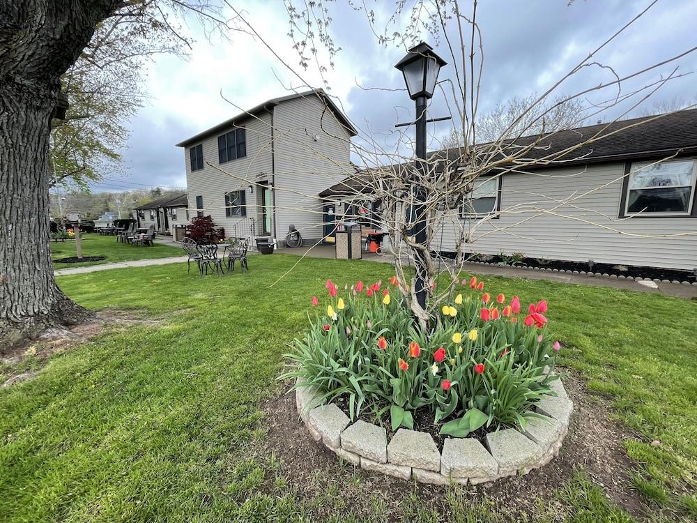 Riverside Motel photo 55