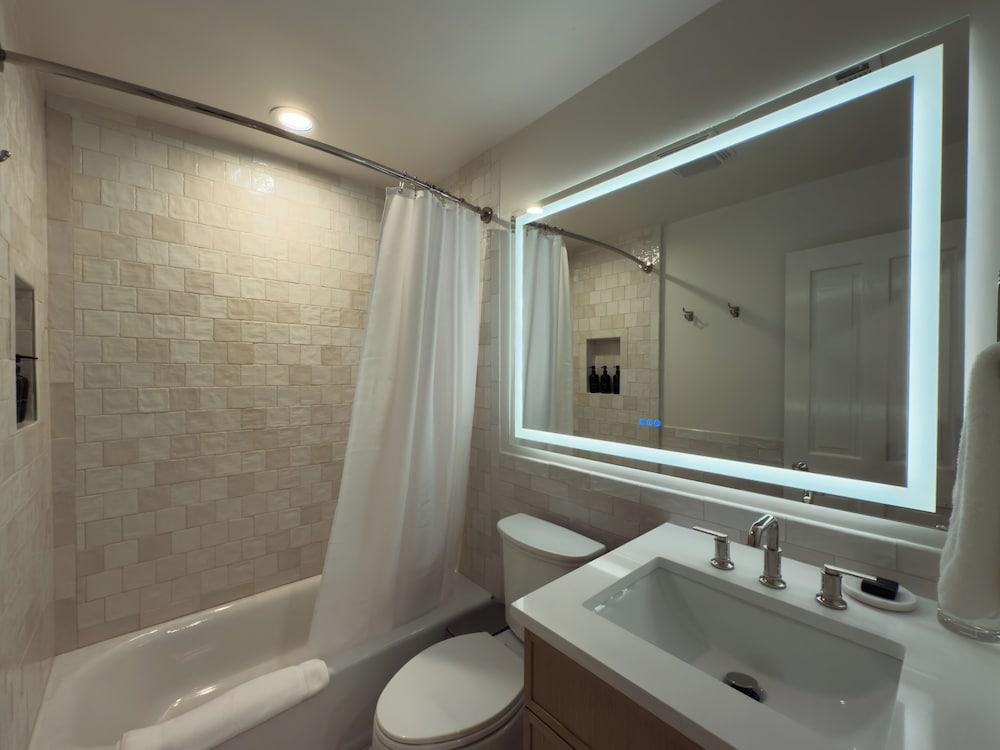 Garden District Hotel photo 38