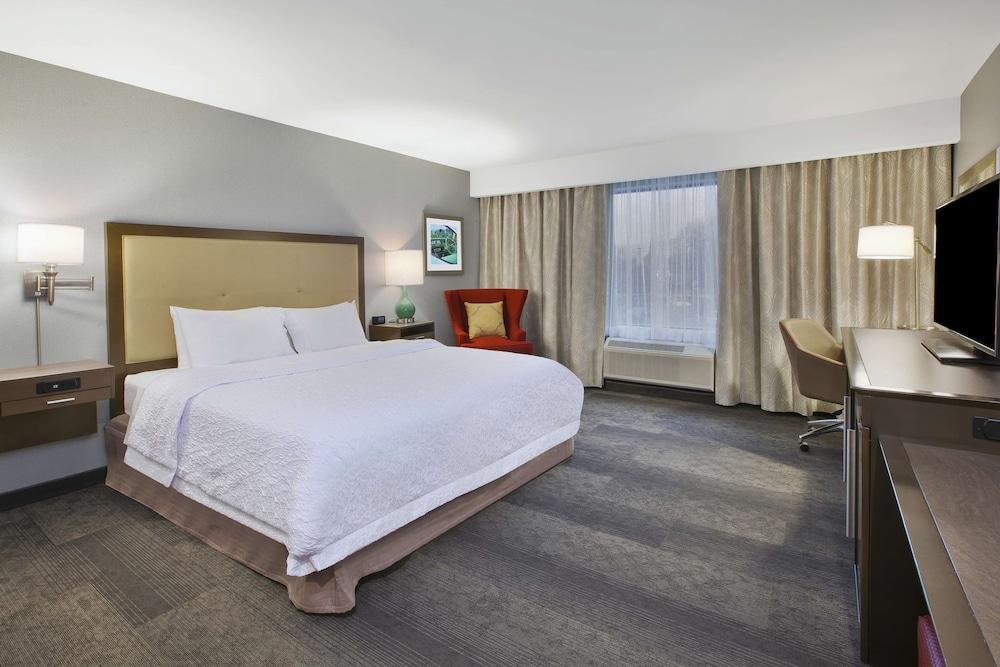 Hampton Inn by Hilton Detroit Dearborn photo 12