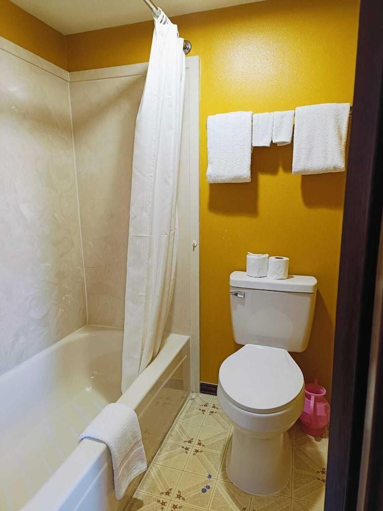 Victorian Inn photo 23
