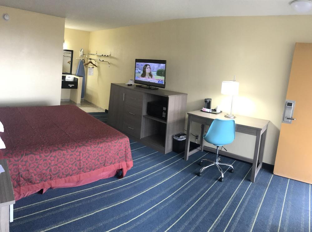 Days Inn by Wyndham Salem, Illinois photo 3