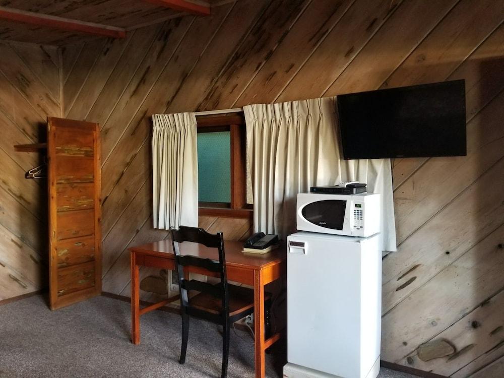 Bigfoot Motel photo 14