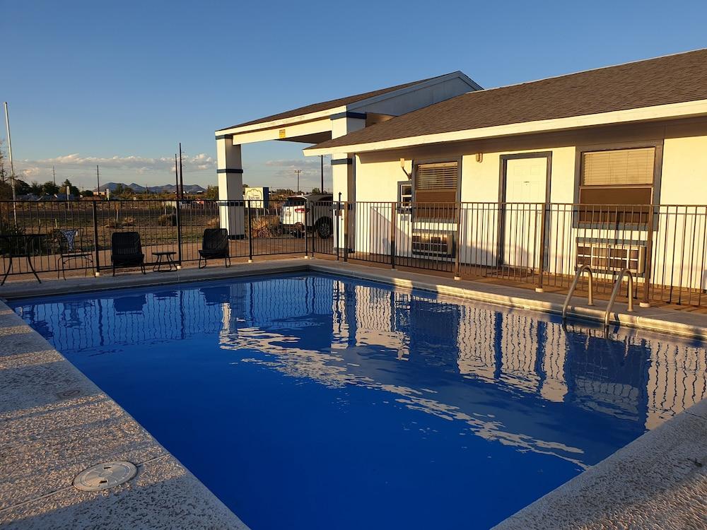 Riata Inn photo 2