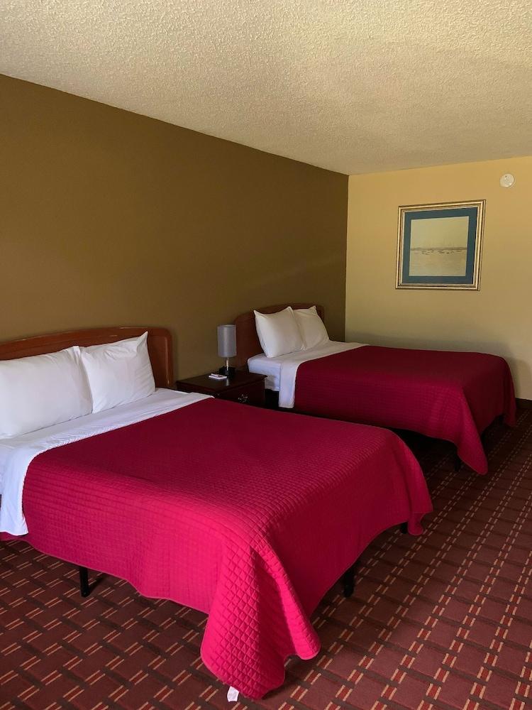 Red Carpet Inn & Suites photo 25