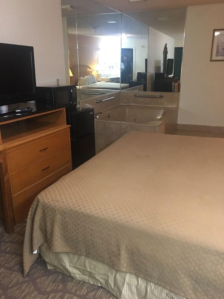 A Victory Hotel - Southfield photo 13