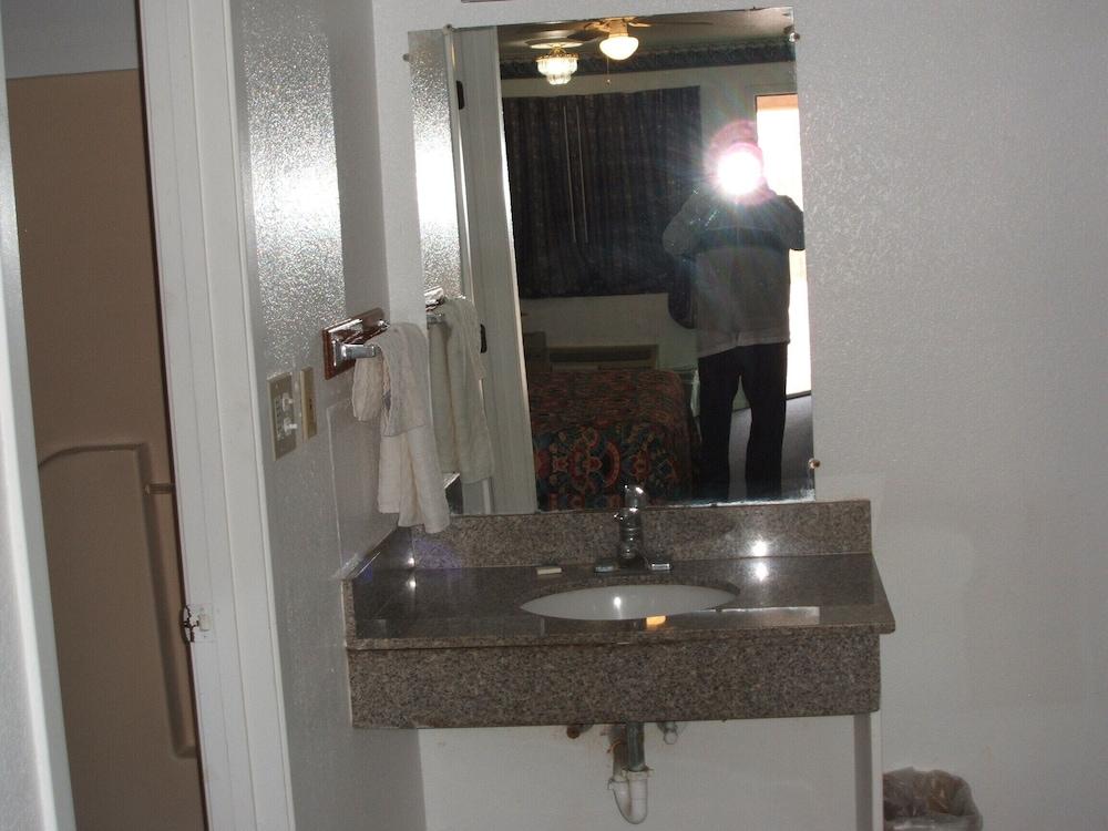 camlot inn motel photo 10