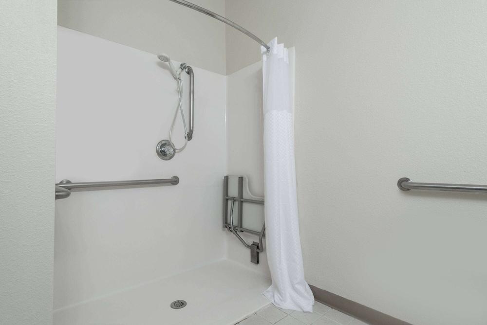 Baymont by Wyndham Noblesville photo 51