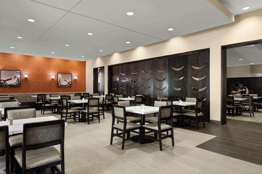 Embassy Suites Newark Airport photo 25