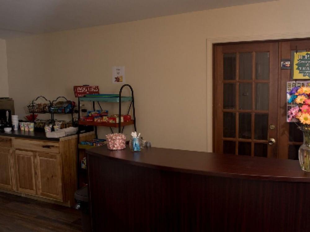 Three Lakes Motel photo 8