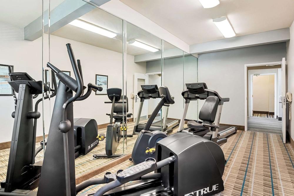 MainStay Suites Addison-Dallas photo 32