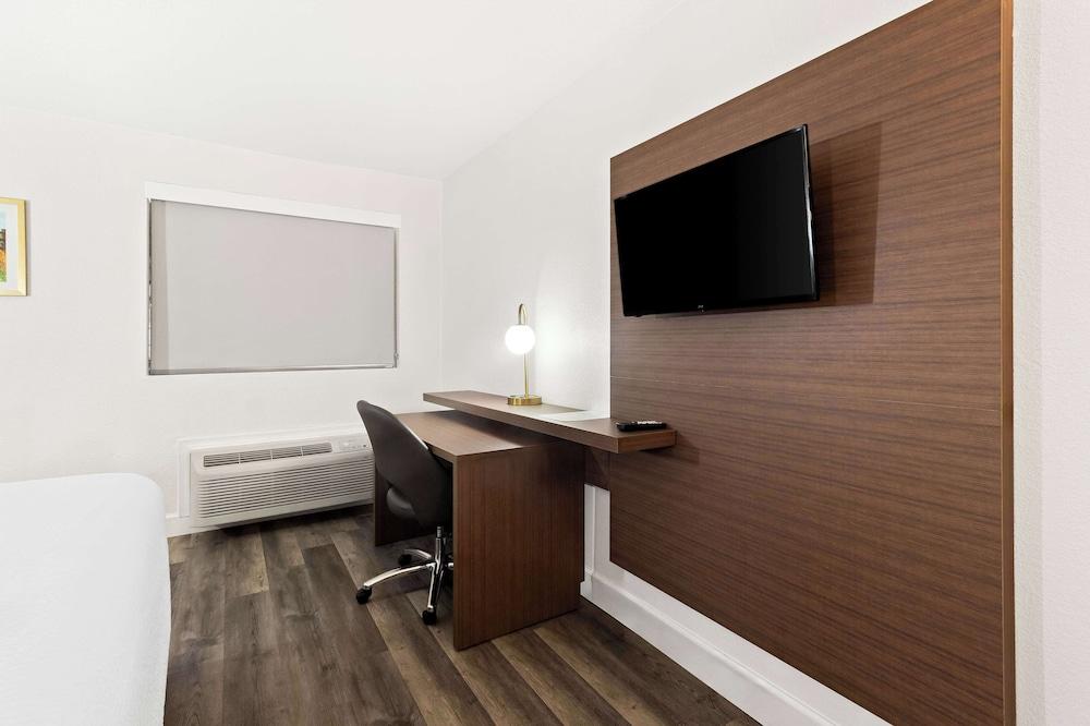 SureStay by Best Western Groves photo 26