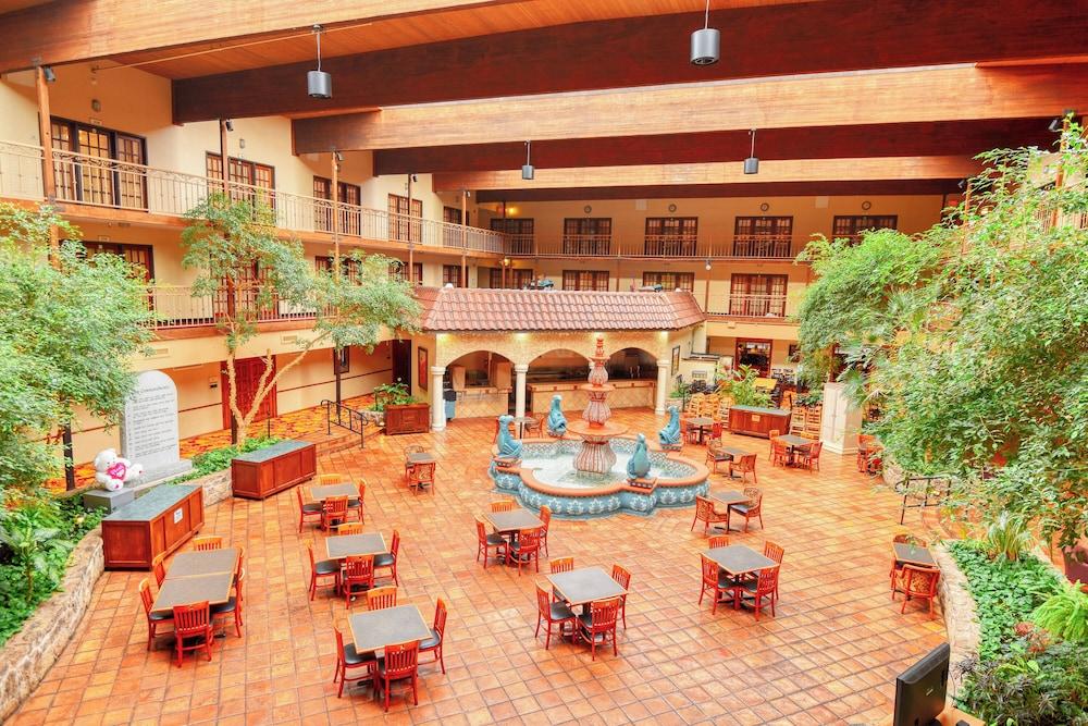 MCM Elegante Suites Abilene photo 19