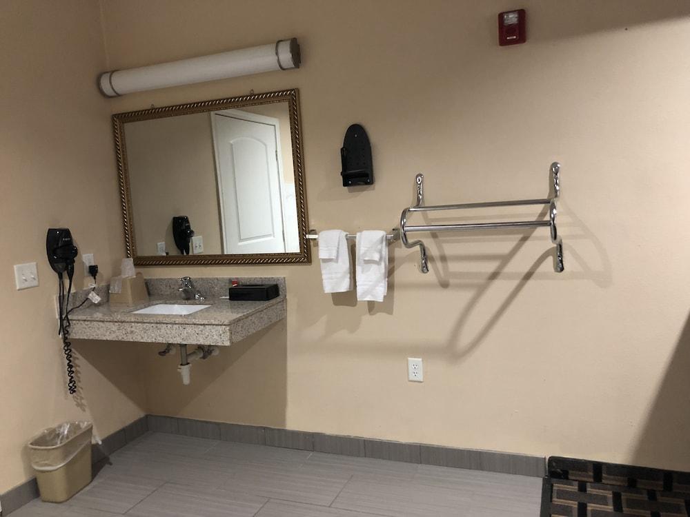 Downtowner Inns photo 30