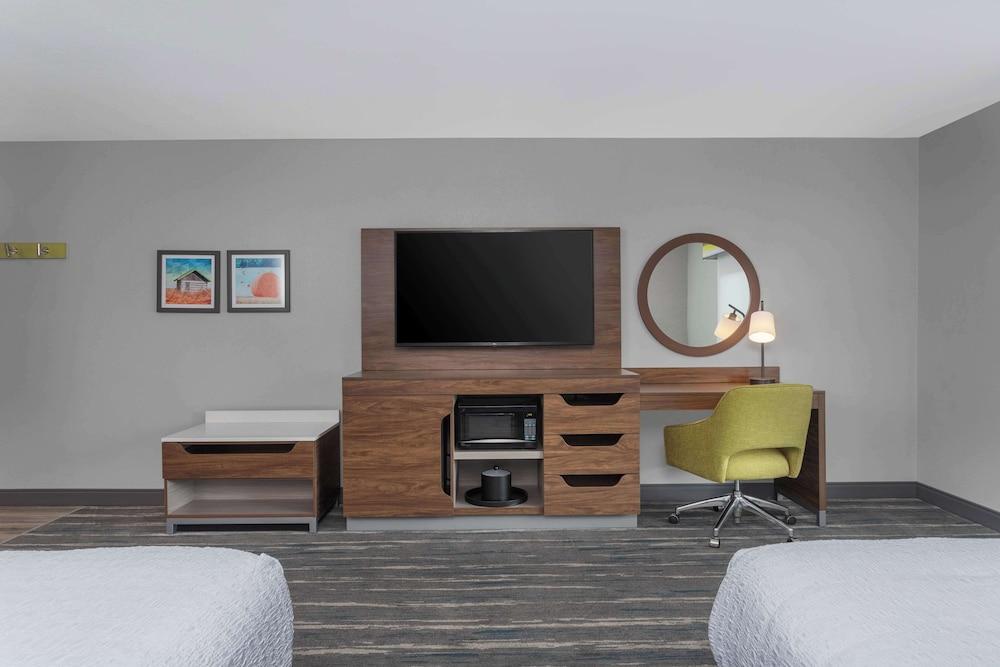 Hampton Inn & Suites Lincoln - Northeast I-80 photo 9