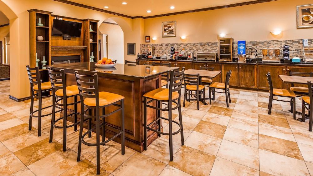 Best Western Red River Inn & Suites photo 2