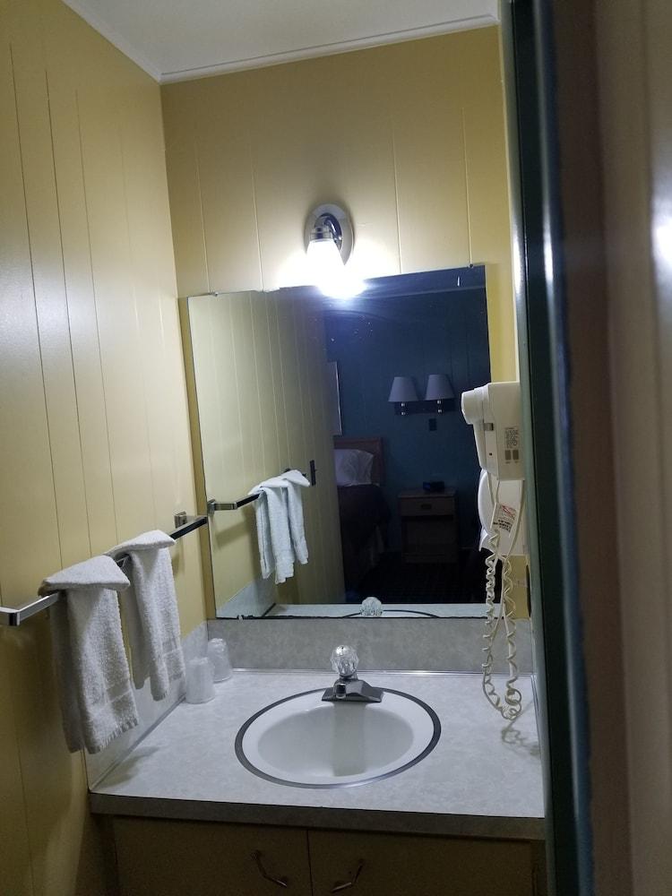 Parkview Motel photo 25