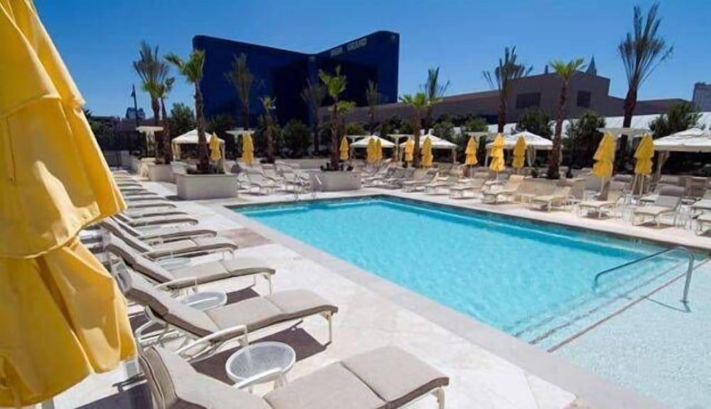 Jet Luxury Resorts @ The Signature Condo Hotel photo 73