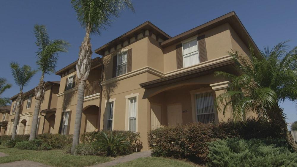 Villas At Regal Palms photo 25