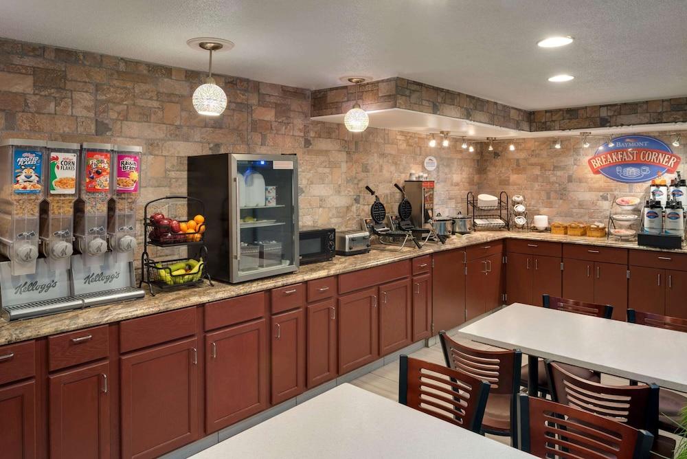 Baymont by Wyndham Muncie Near Ball State University photo 47