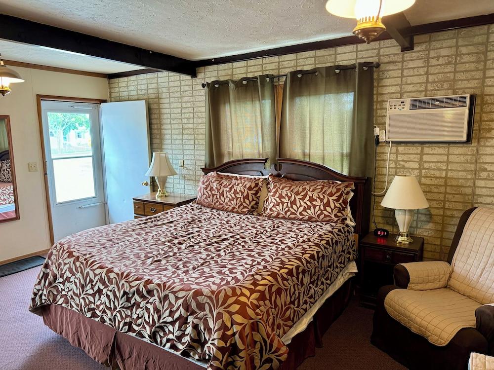 Napps Motel photo 27