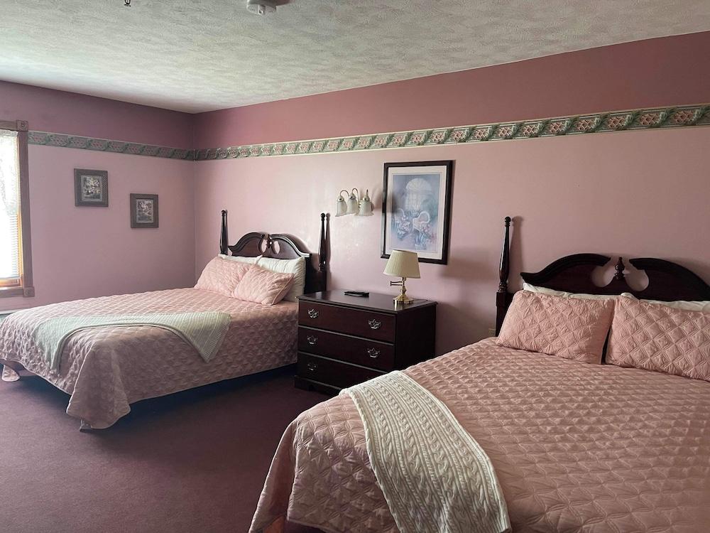 Victorian Inn by Capital O Superior NE photo 5