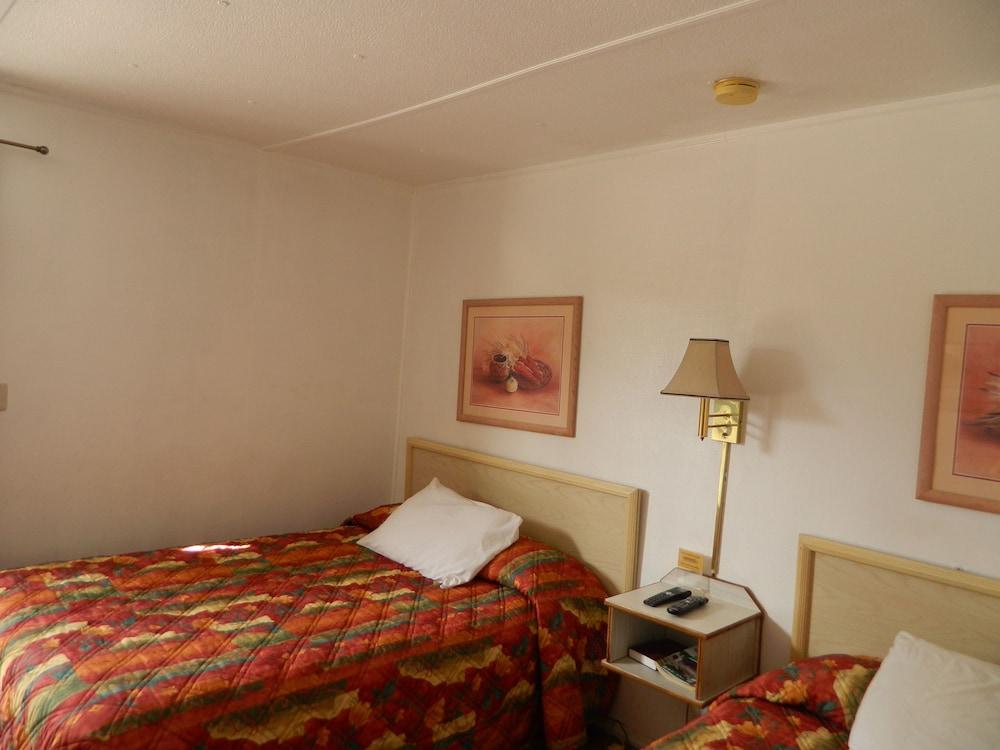Marine Motel photo 17