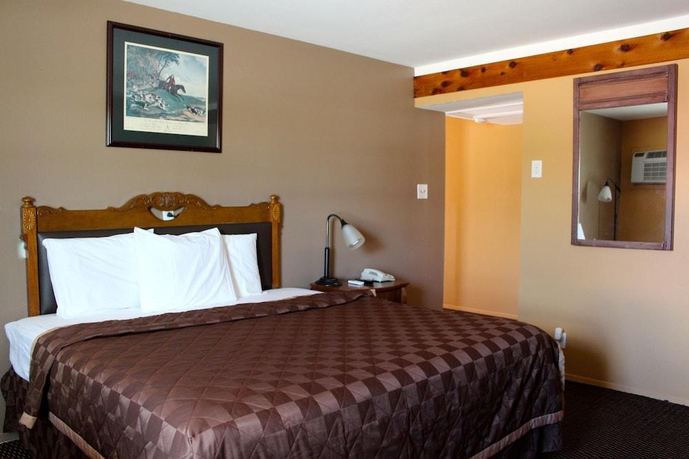 Executive Inn and Suites photo 4