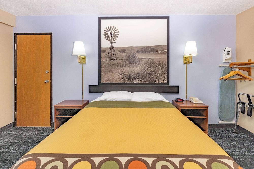 Super 8 by Wyndham Valentine NE photo 12
