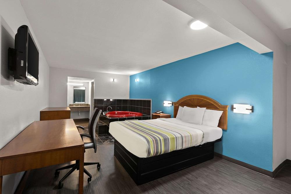 Rodeway Inn Commerce photo 26