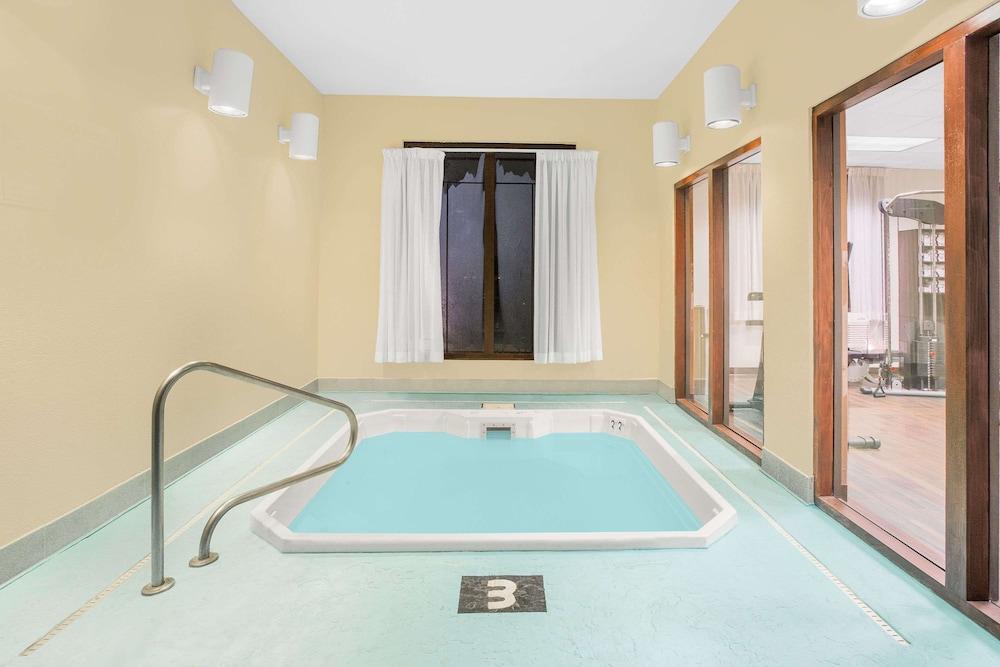 Ramada by Wyndham Denver International Airport photo 24