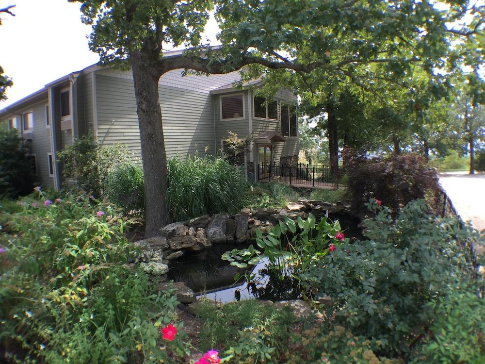 Whitney Mountain Lodge photo 1