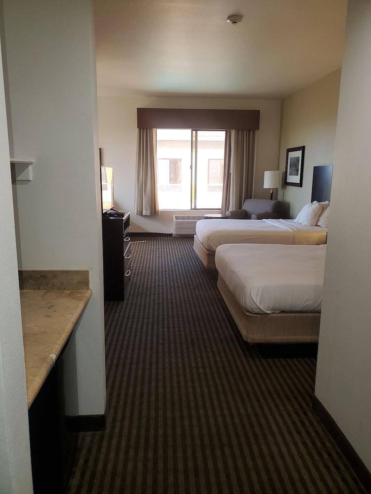 Spark by Hilton Phoenix East Mesa photo 11