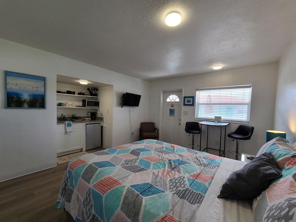 Sun Island Motel photo 95