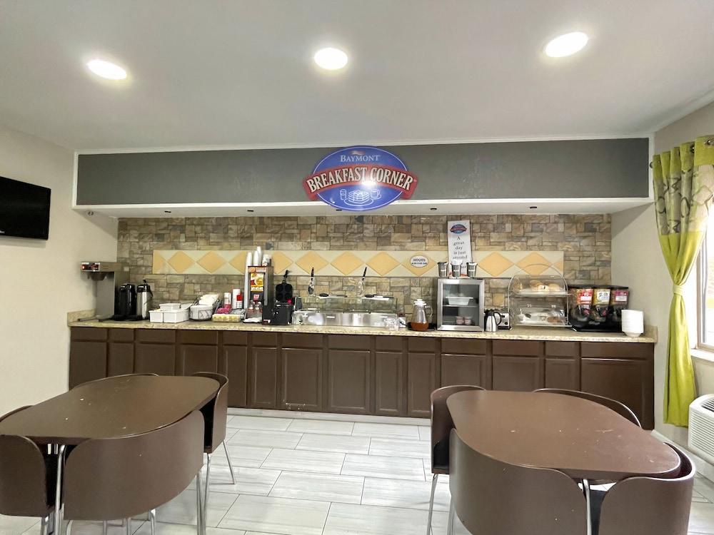 Baymont by Wyndham Anderson photo 33