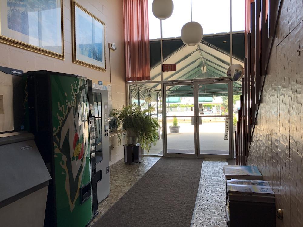 Belmar Motor Lodge photo 2