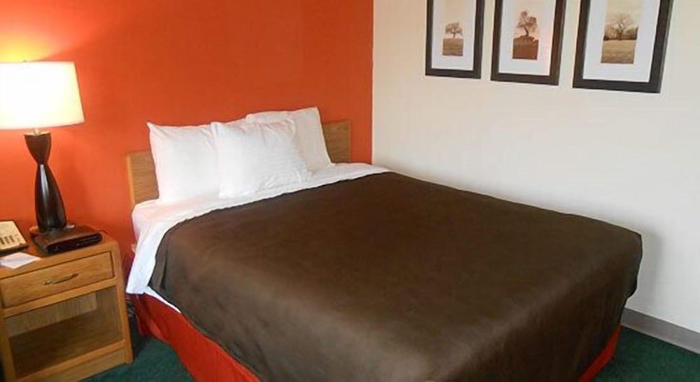 AmericInn by Wyndham Mora photo 12