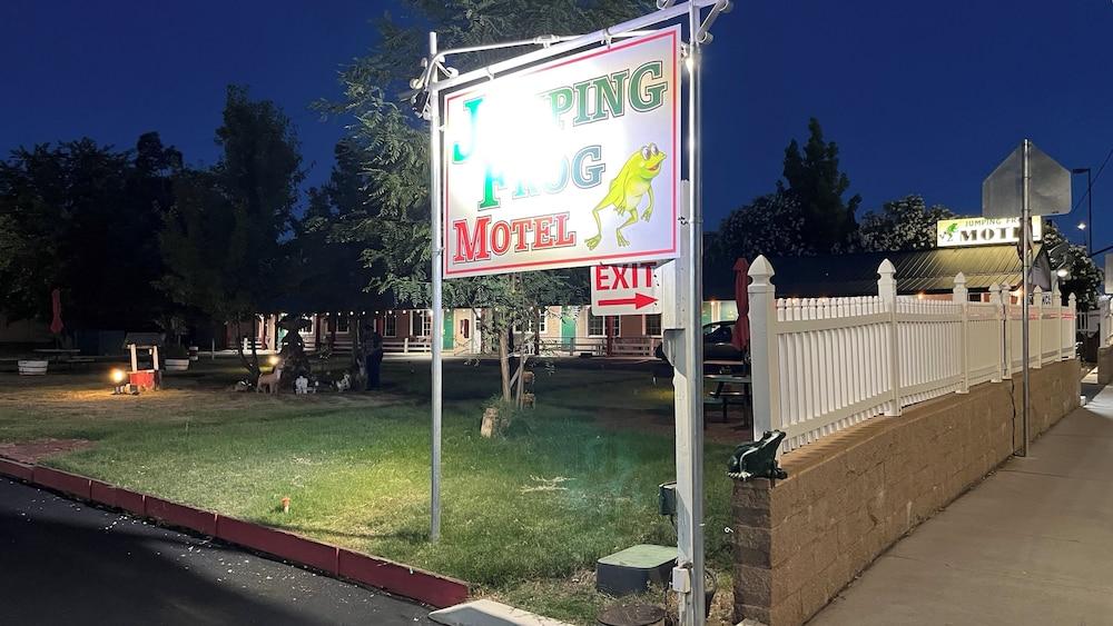 Jumping Frog Motel photo 41