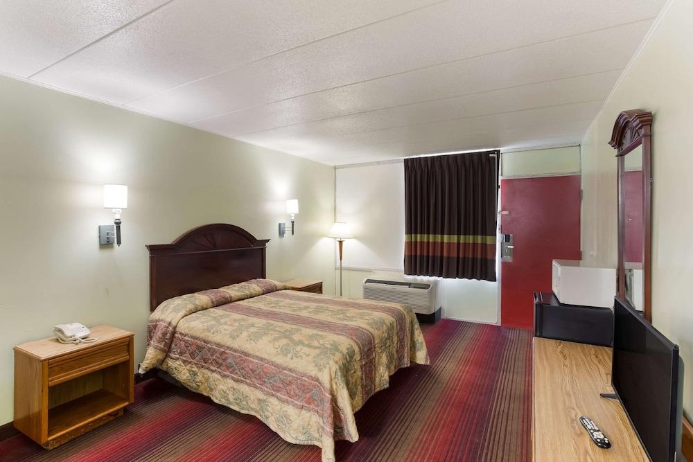 Rodeway Inn South Point photo 16