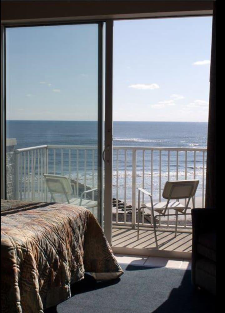 Acropolis Oceanfront Resort photo 16