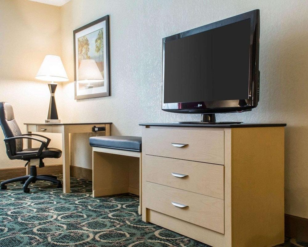 Quality Inn Geneseo photo 28