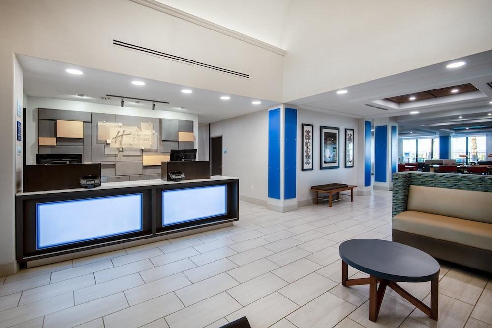 Holiday Inn Express & Suites Yuma by IHG photo 43