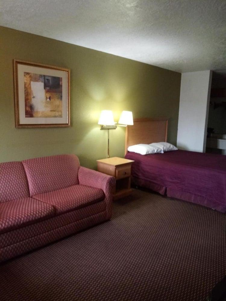 Centralia Inn photo 5