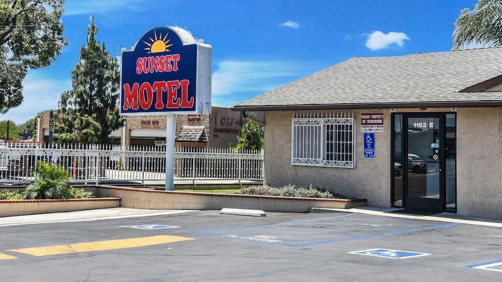 Sunset Motel photo 15