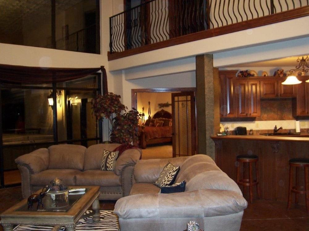 D'Monaco Luxury Resort photo 6
