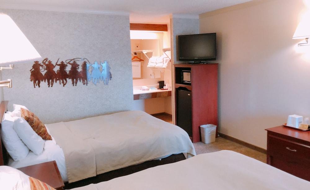 Covered Wagon Motel photo 43