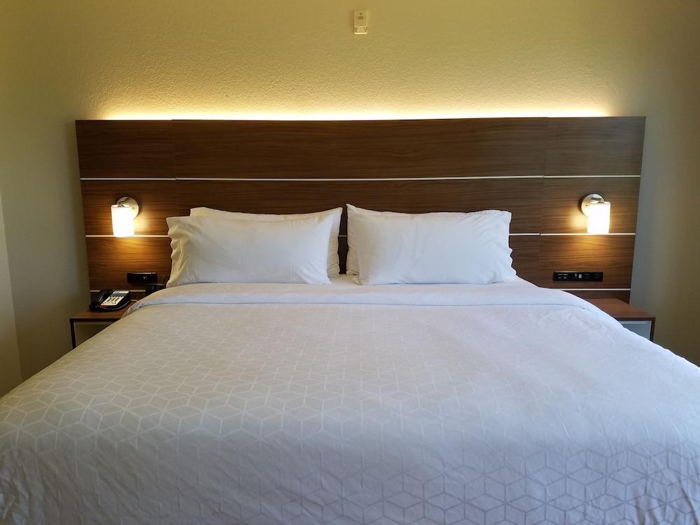 Daytona Speedway Hotel photo 2